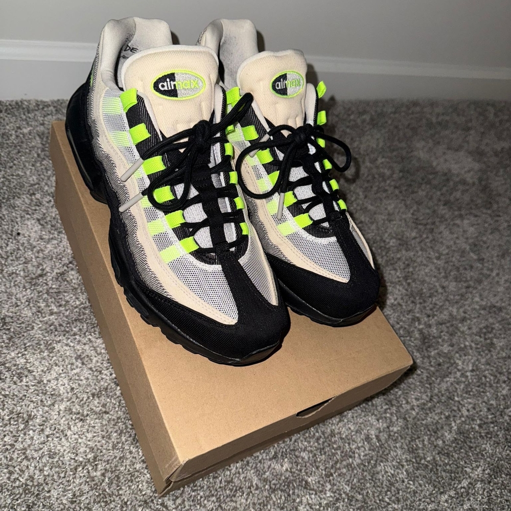 Nike Black and Green Sneakers Athletic Design